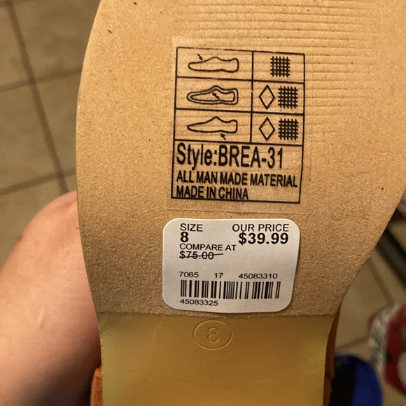 Women size 8 suede boots - Picture 3 of 3